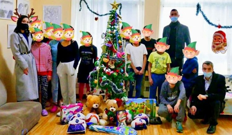 Младежкото обединение в БСП Плевен се включи в инициативата „С маската на Дядо Коледа”